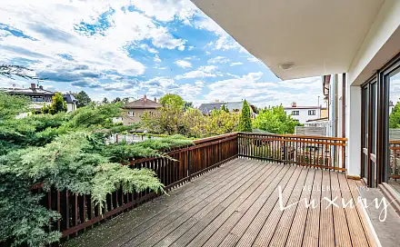 Prodej domu 340 m² s pozemkem 422 m², Dolnojirčanská, Praha 4 - Kamýk