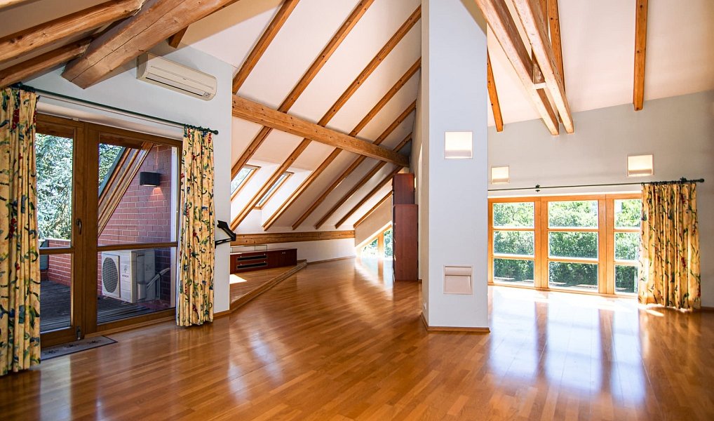 Prodej domu 560 m² s pozemkem 2 497 m², Černošice – náhled fotky 8