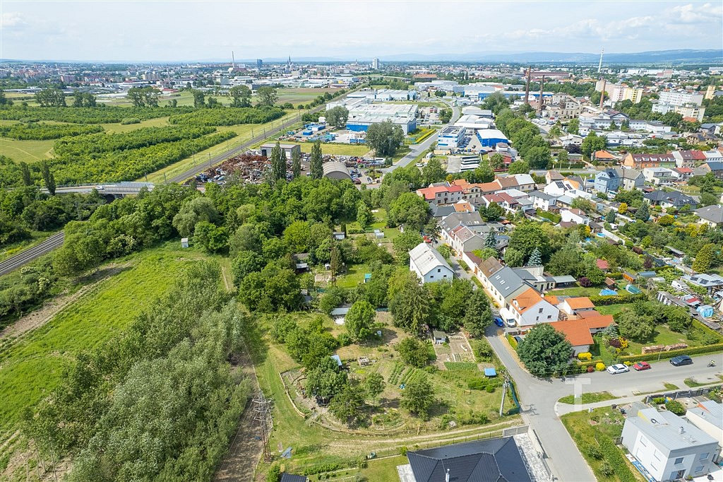 Prodej stavebního pozemku 1 600 m² – další