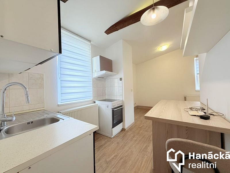 Pronájem bytu 1+kk 34 m² – fotografie 3