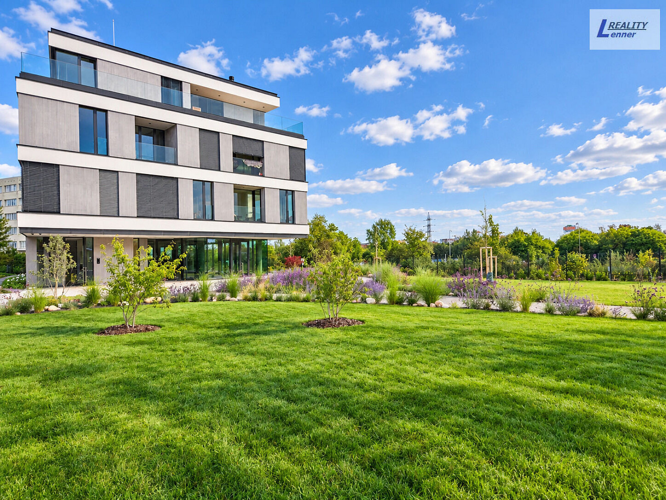 Pronájem bytu 2+kk 59 m² – fotografie 2