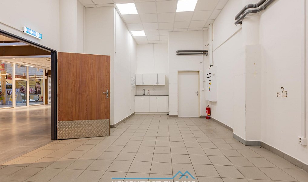 Pronájem obchodních prostor 274 m², Chvalovice – náhled fotky 11
