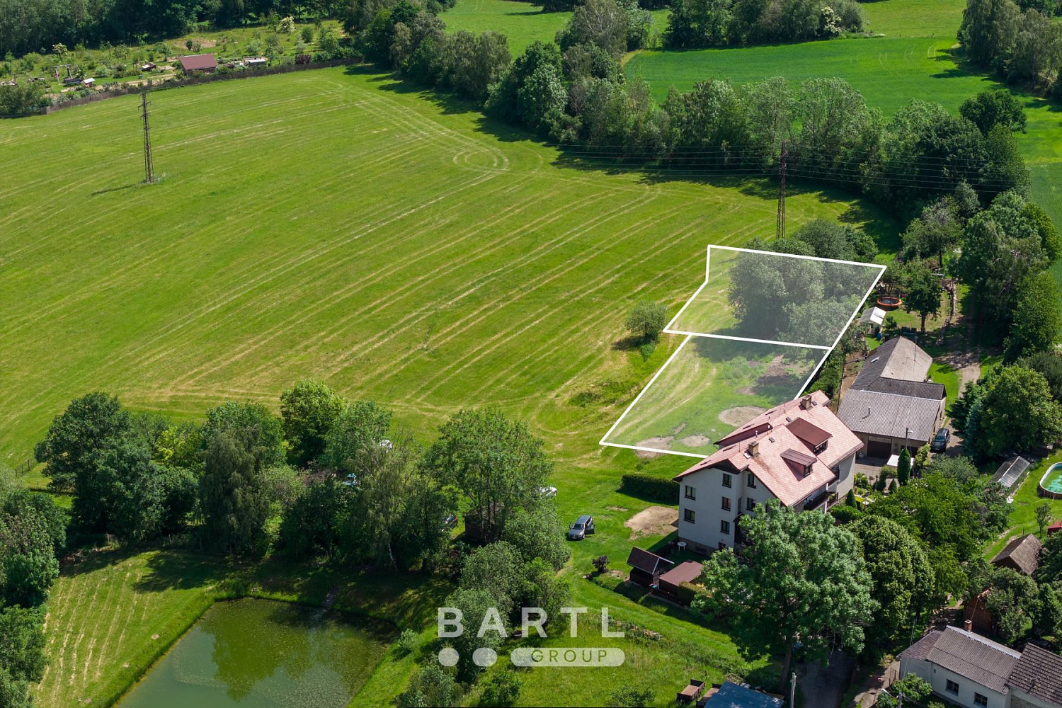 Prodej stavebního pozemku 880 m² – fotografie 3