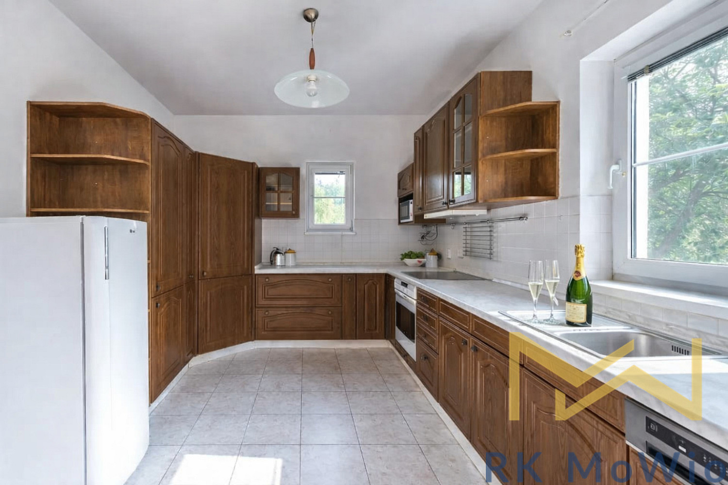 Pronájem domu 295 m² s pozemkem 1 018 m² — photo 2