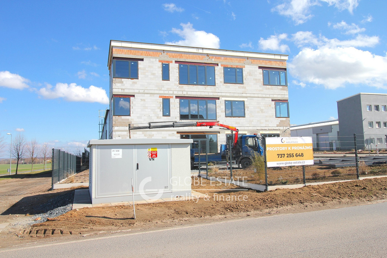 Pronájem kanceláře 450 m²