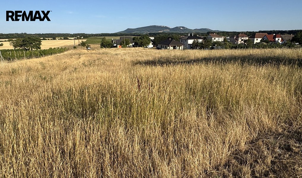 Prodej stavebního pozemku 6 921 m², Ivaň – fotka 1 z 11
