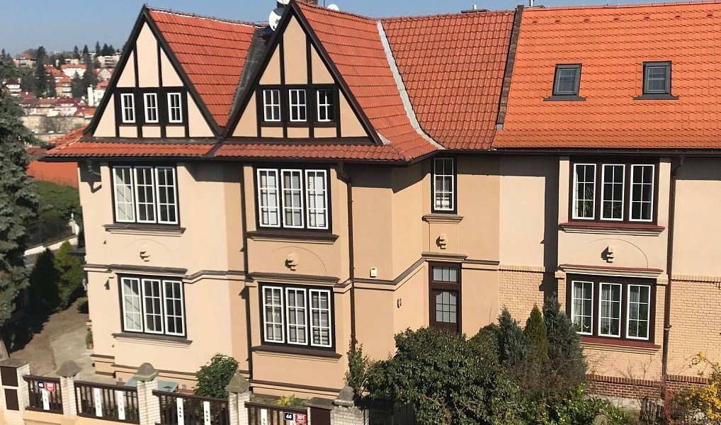 Pronájem domu 200 m² s pozemkem 219 m², Praha – fotka 1 z 14