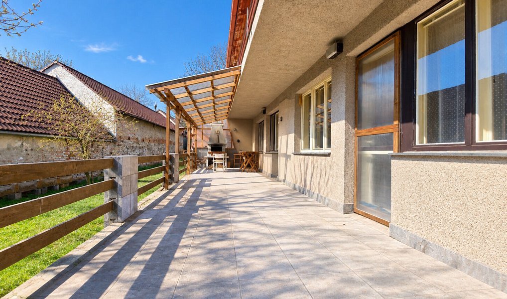 Prodej domu 300 m² s pozemkem 2 907 m², Hostomice – náhled fotky 3