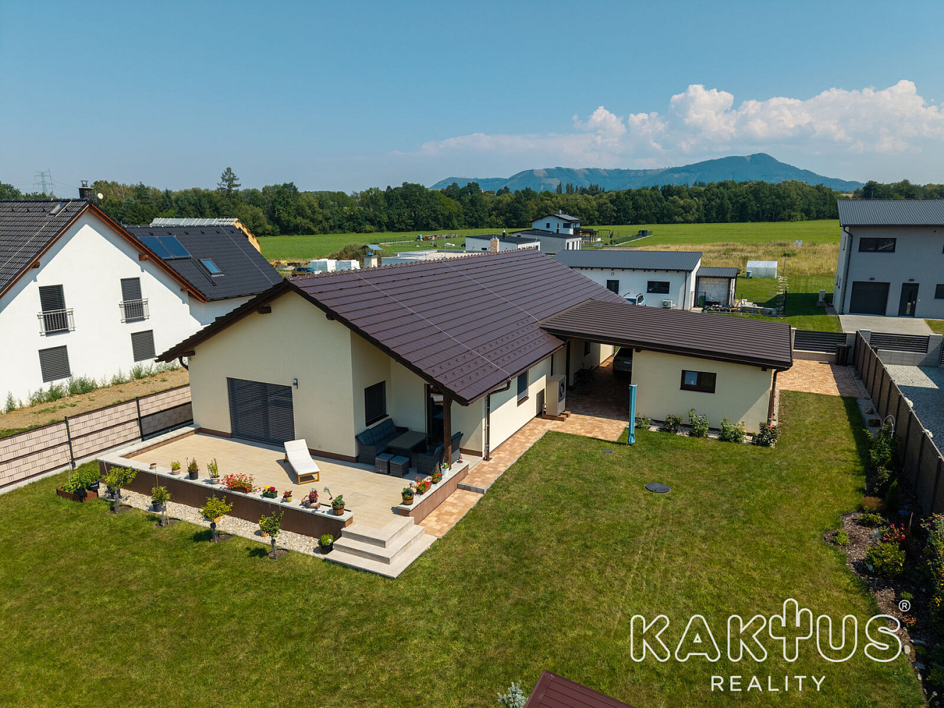 Prodej domu 217 m² s pozemkem 916 m²