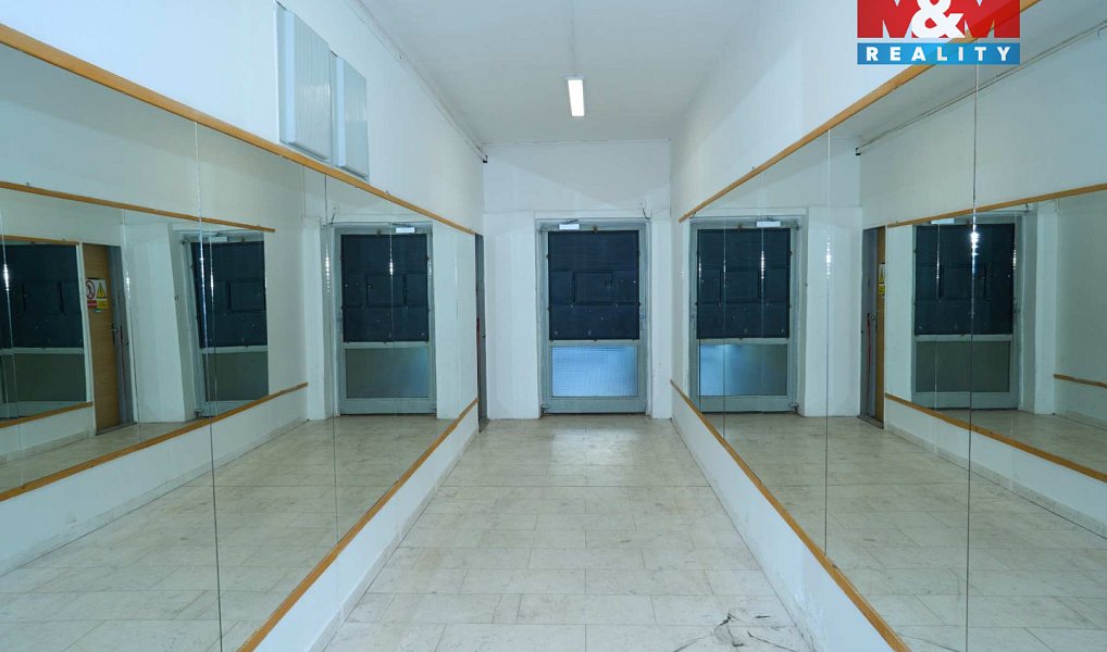 Pronájem obchodních prostor 200 m², Teplice – náhled fotky 3