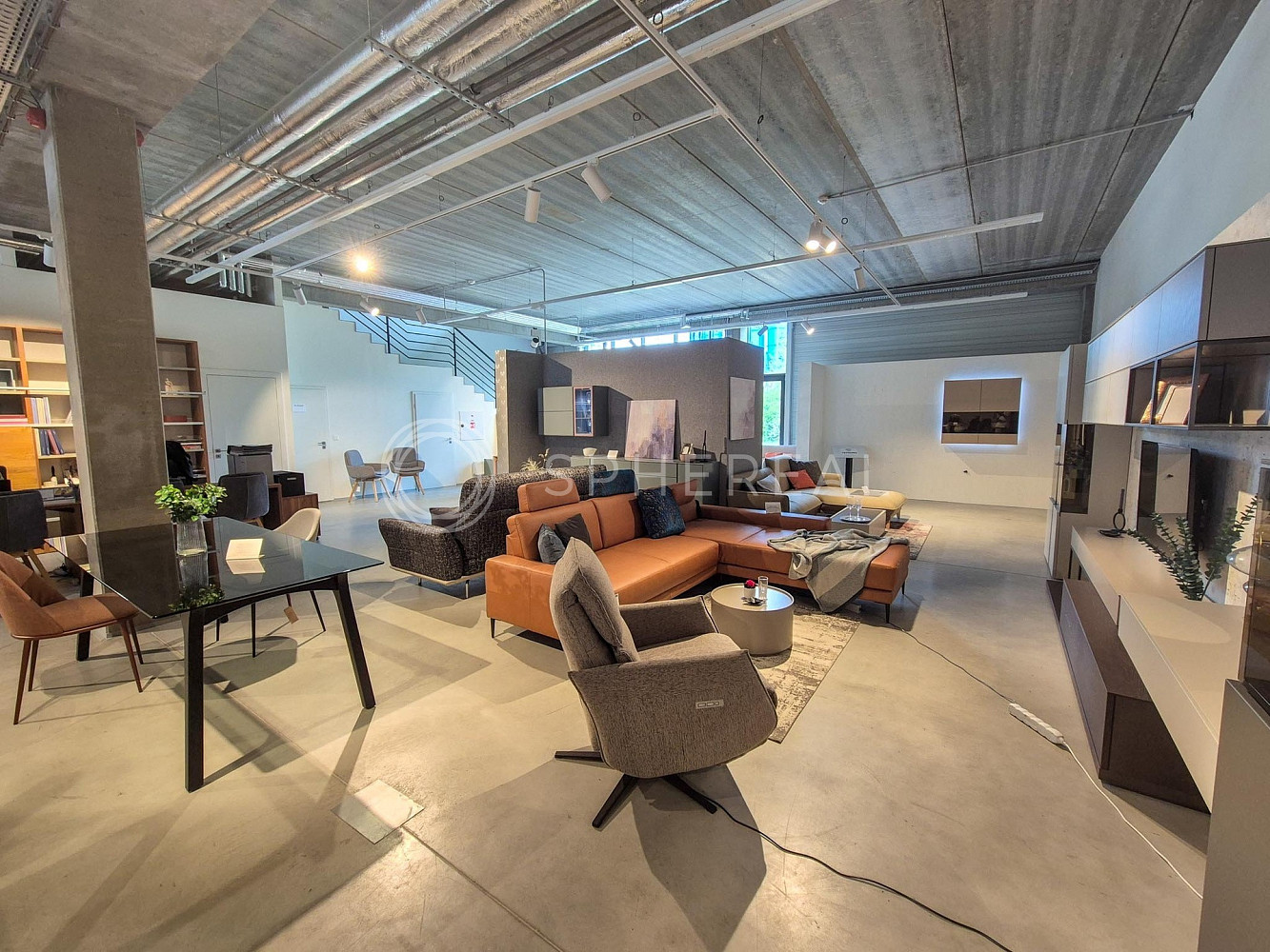 Pronájem obchodních prostor 529 m² – fotografie 2