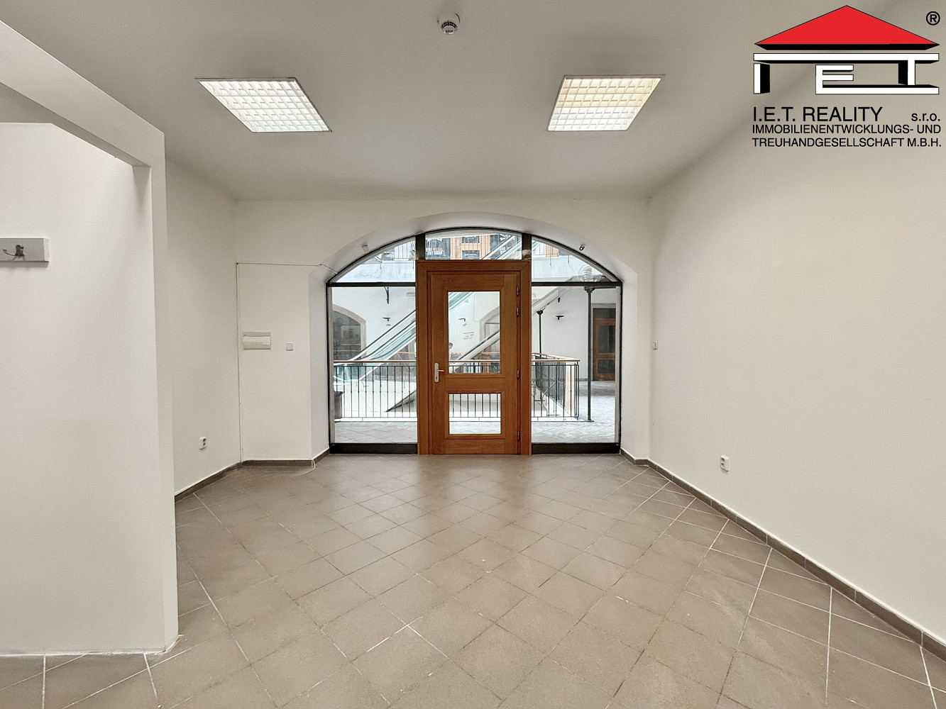 Pronájem obchodních prostor 25 m² – fotografie 2
