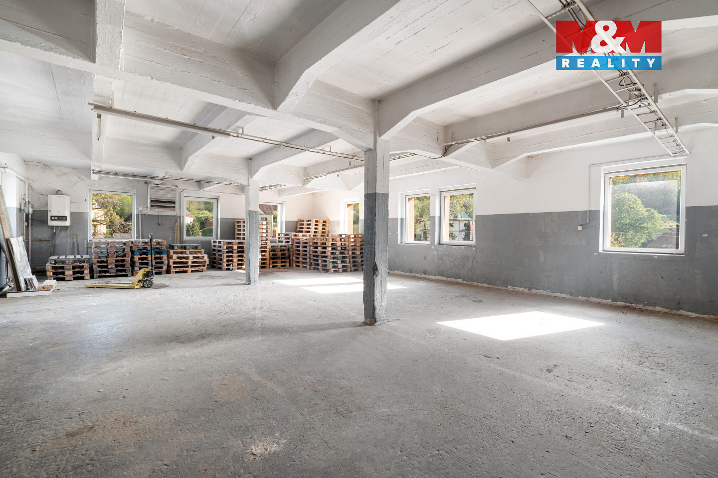 Pronájem skladovacích prostor 300 m² — photo 2
