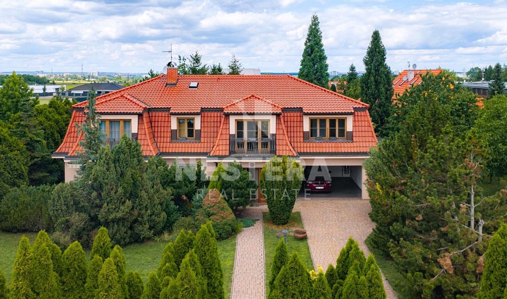 Prodej domu 444 m² s pozemkem 2 325 m², Vestec – náhled fotky 2