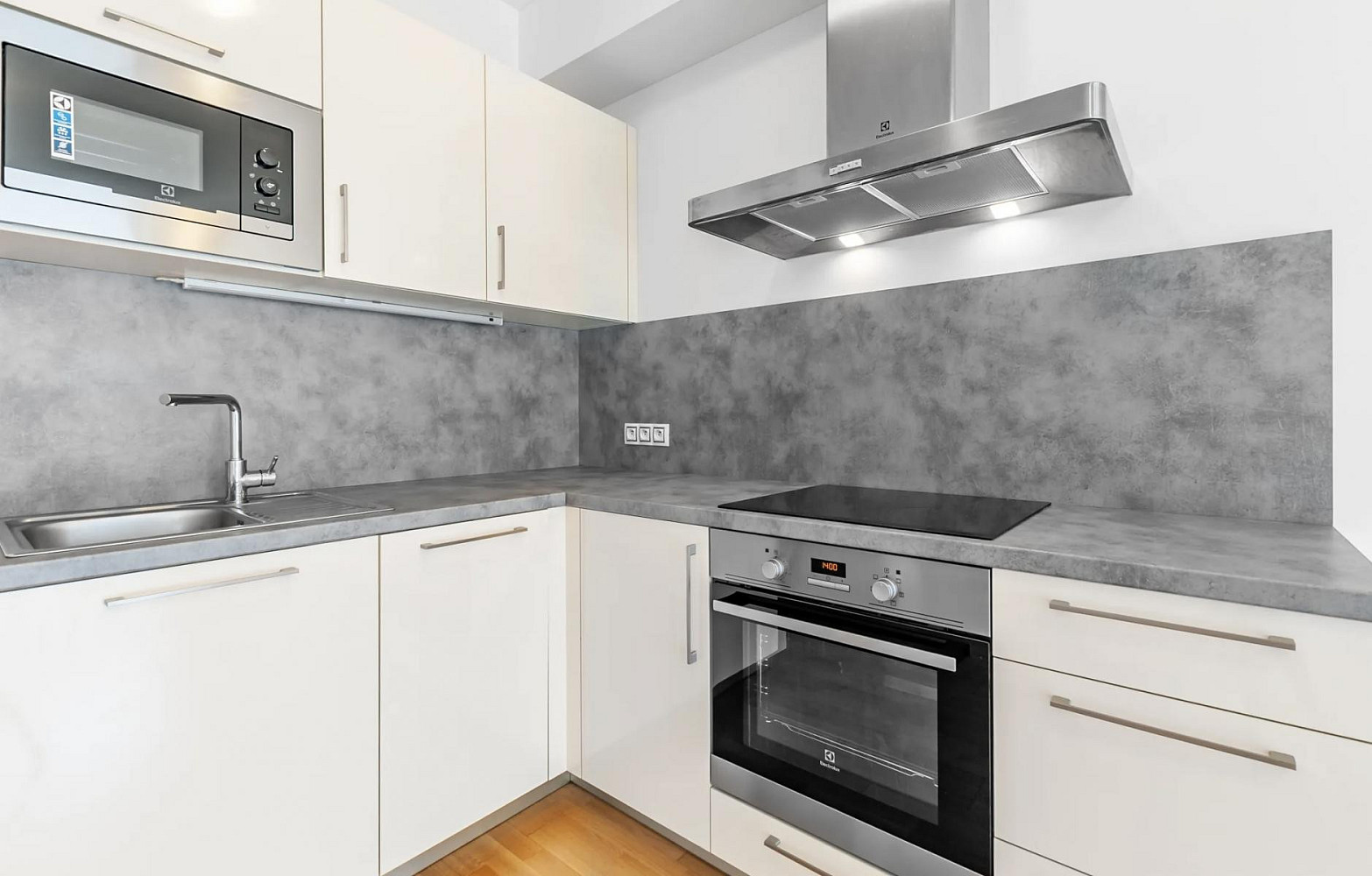 Pronájem bytu 2+kk 62 m² — photo 2