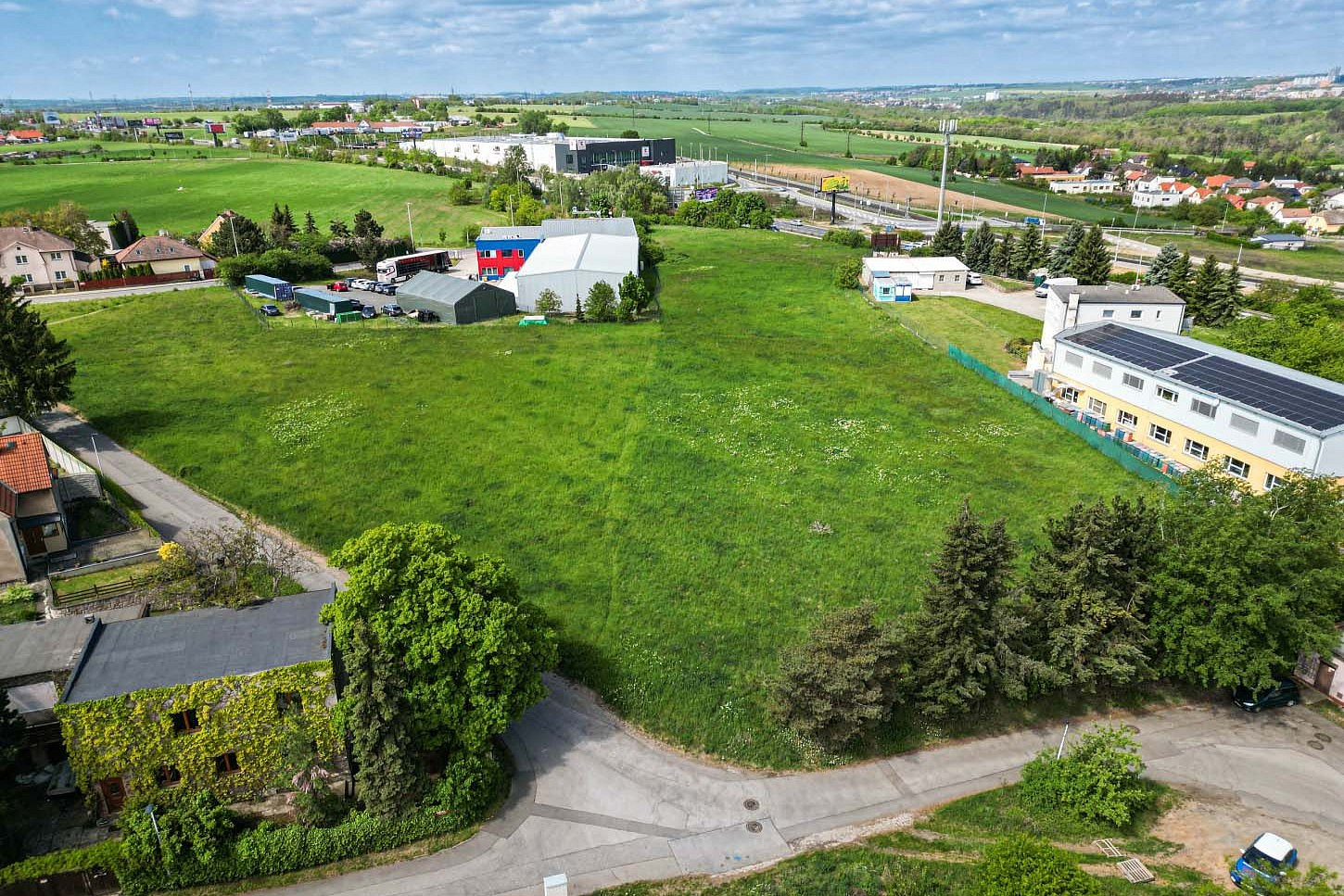 Prodej komerčního pozemku 1 920 m² – pohled 4