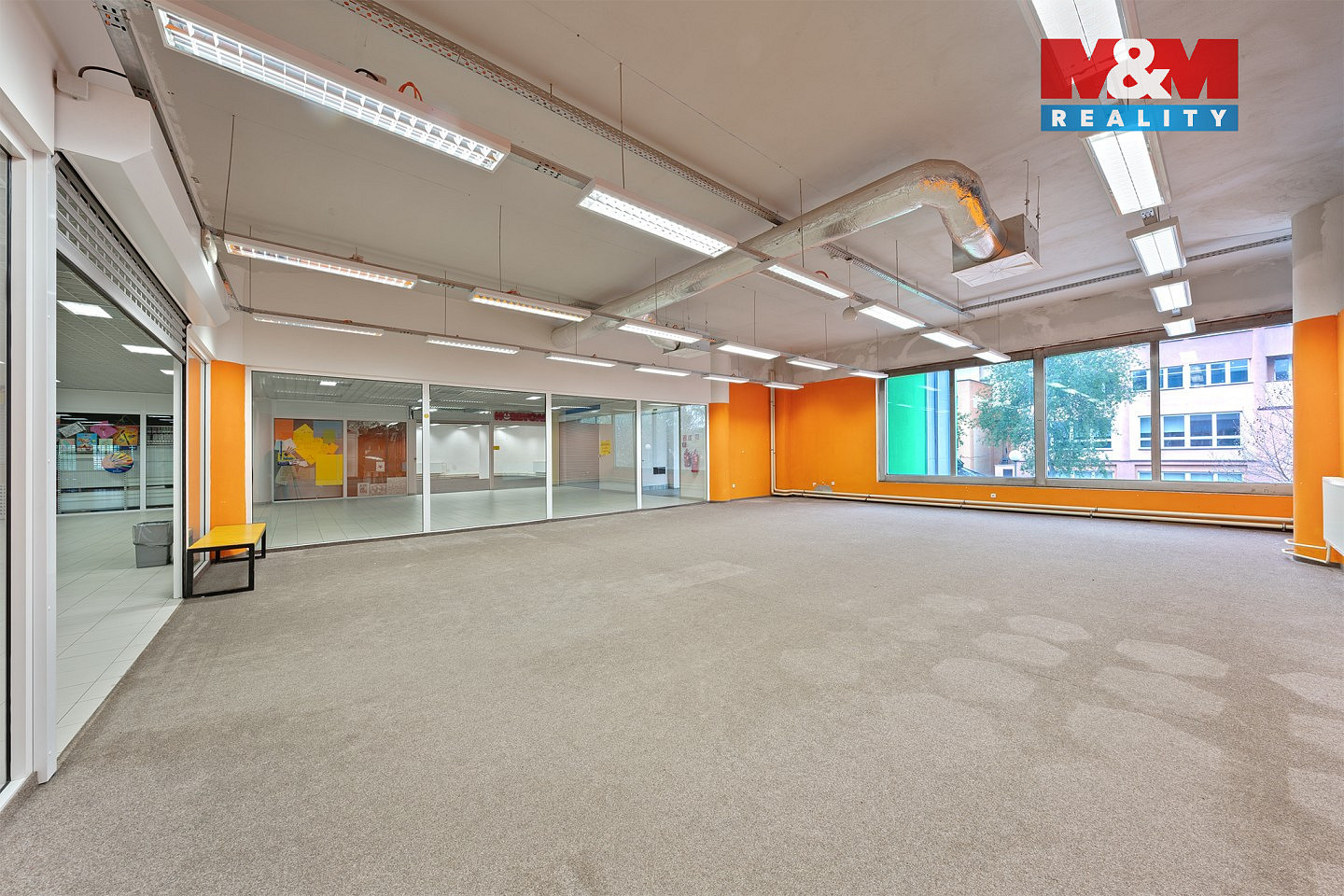 Pronájem obchodních prostor 100 m² — photo 2