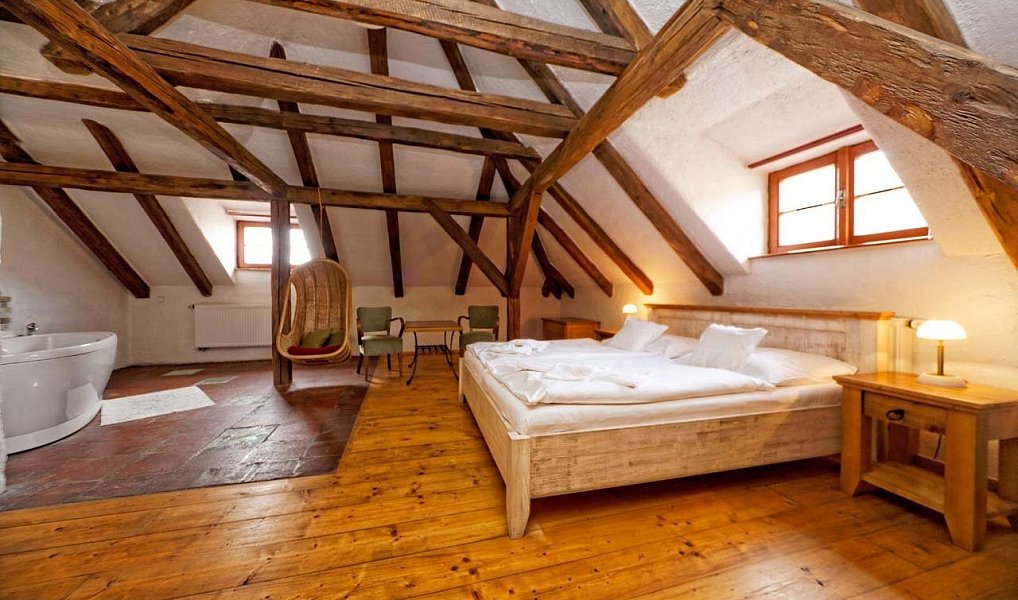 Prodej ubytovacího objektu 844 m², Telč – náhled fotky 2