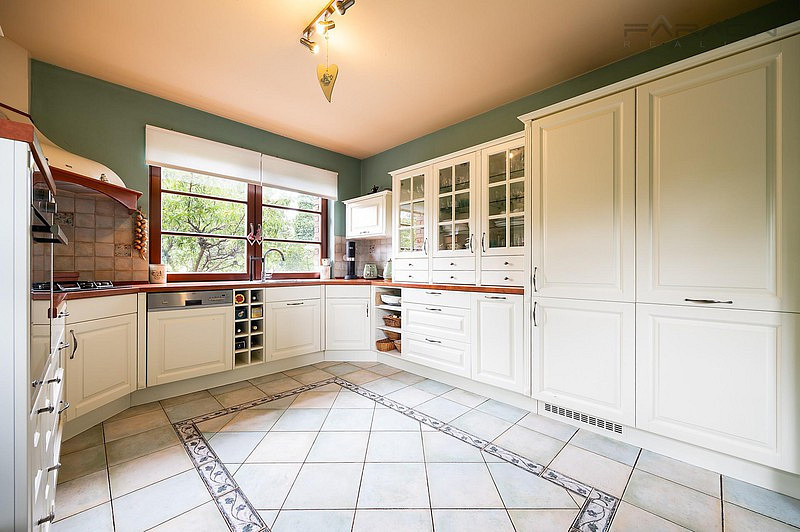 Prodej domu 287 m² s pozemkem 997 m² – fotografie 2