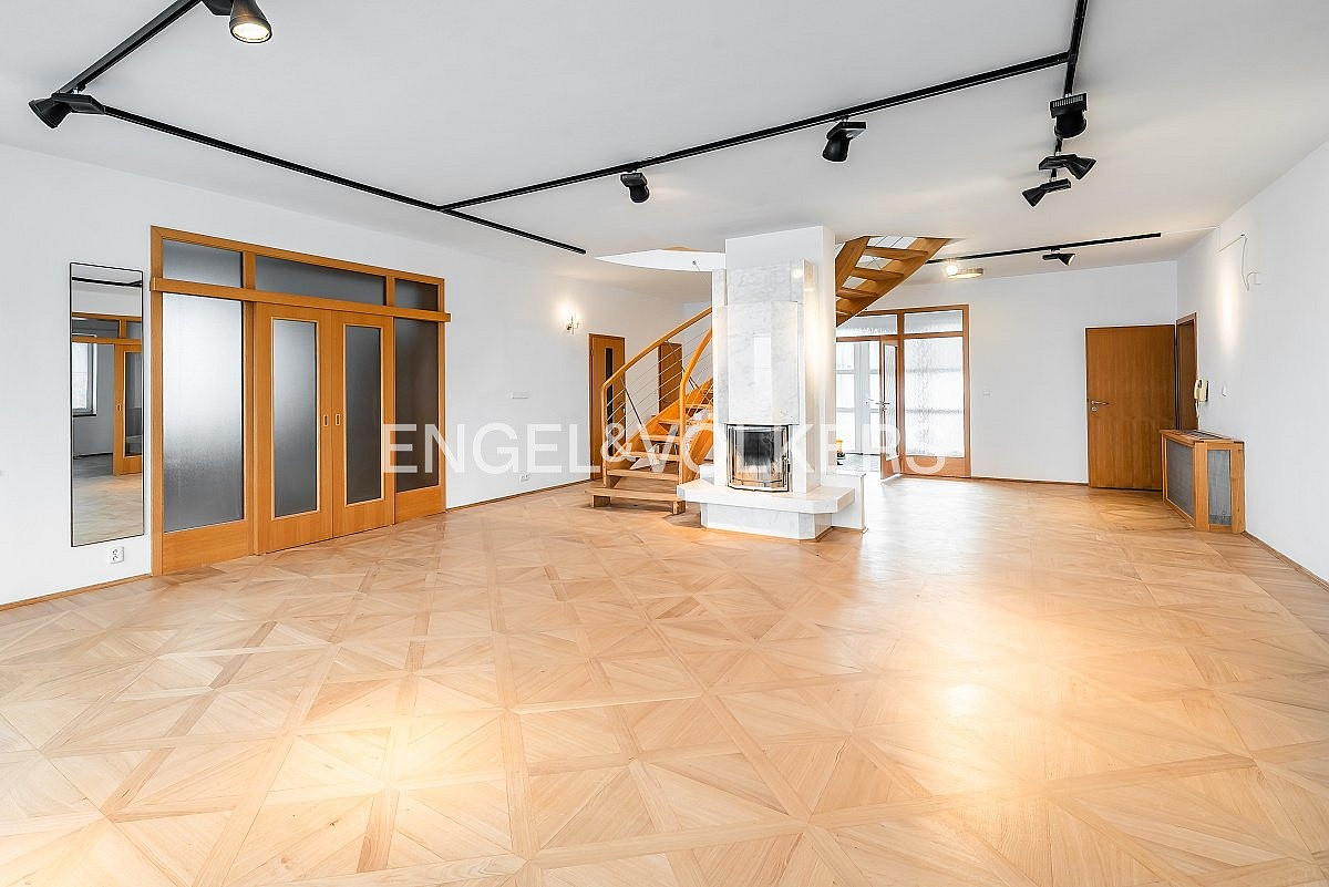 Pronájem domu 801 m² s pozemkem 1 299 m² — photo 3