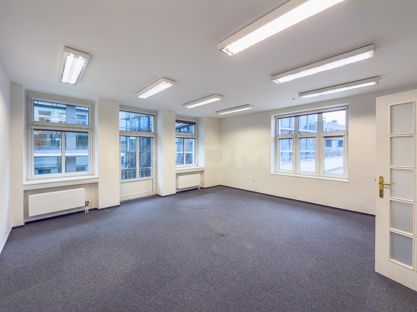 Pronájem kanceláře 295 m² – fotografie 2