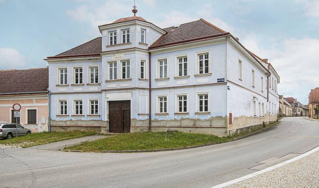 Prodej nájemního domu, činžáku 1 136 m², Nová Bystřice – fotka 1 z 27