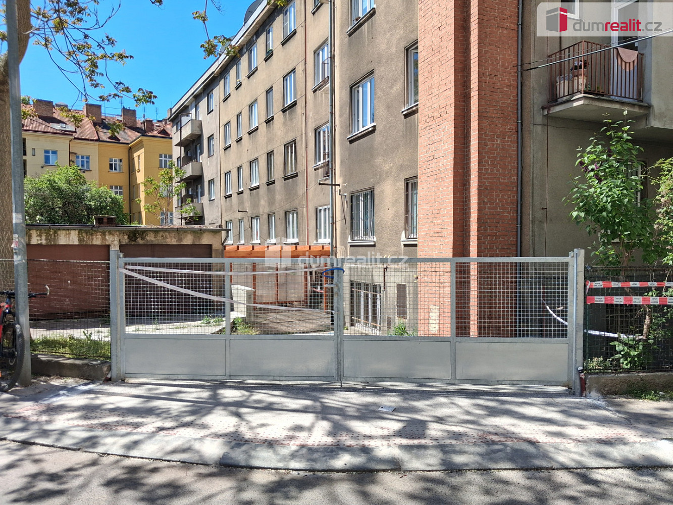 Pronájem garážového stání 18 m2 - viktoriánova - praha — photo 4