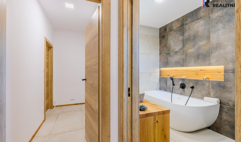 Prodej domu 200 m² s pozemkem 900 m², Veltrusy – náhled fotky 18