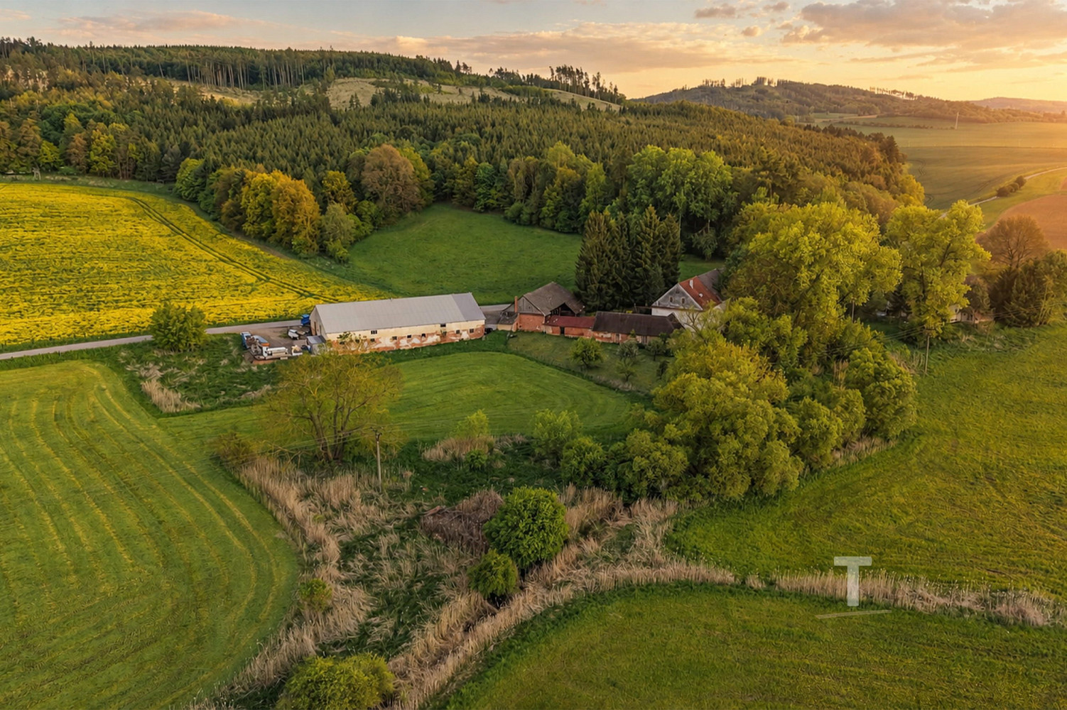 Shtëpi, 658 m², tokë 7457 m²