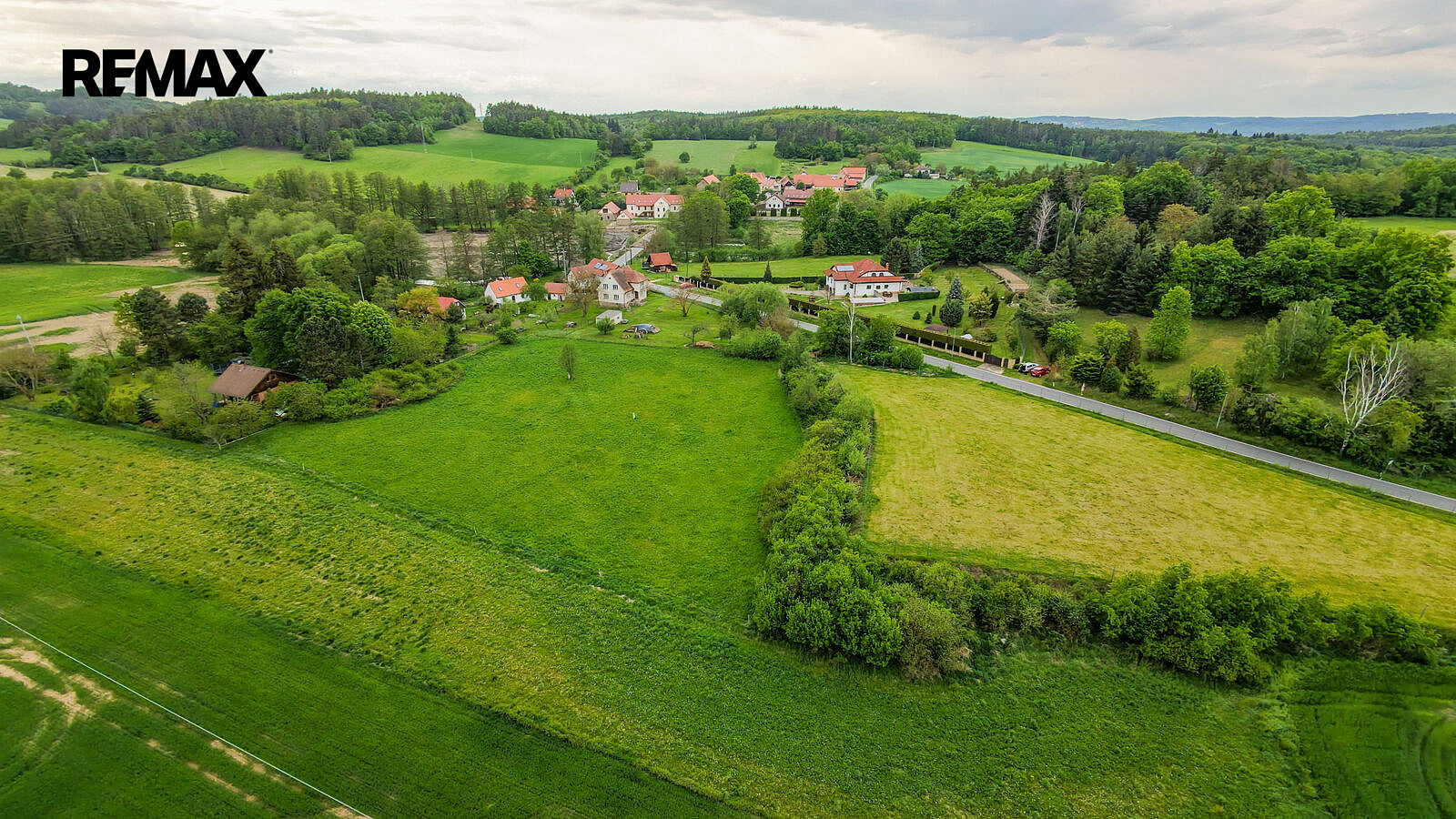 Prodej stavebního pozemku 1 097 m² – fotografie 3