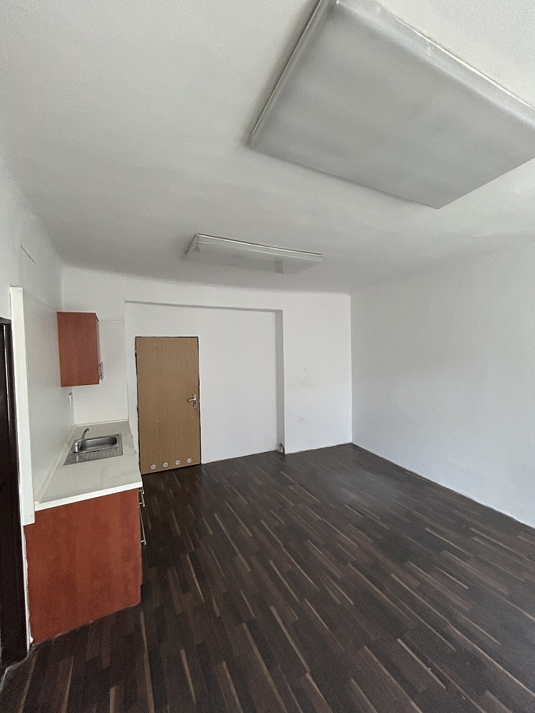 Prodej kanceláře 43 m² – fotografie 3