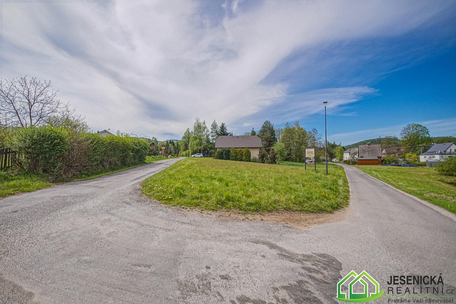 Prodej stavebního pozemku 944 m² – fotografie 5