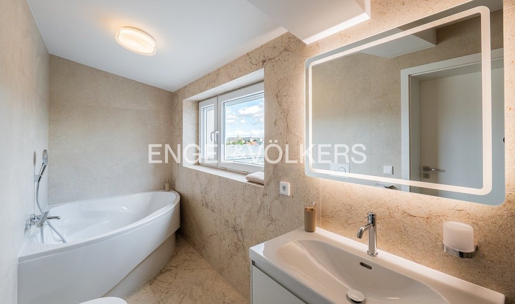 Pronájem bytu 4+kk 131 m², Praha – náhled fotky 14