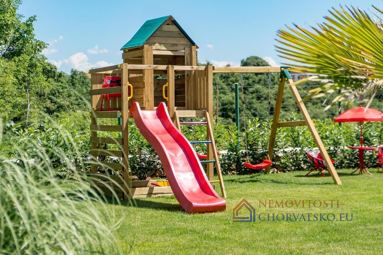 Prodej domu 159 m² s pozemkem 1 020 m² - Widok 6