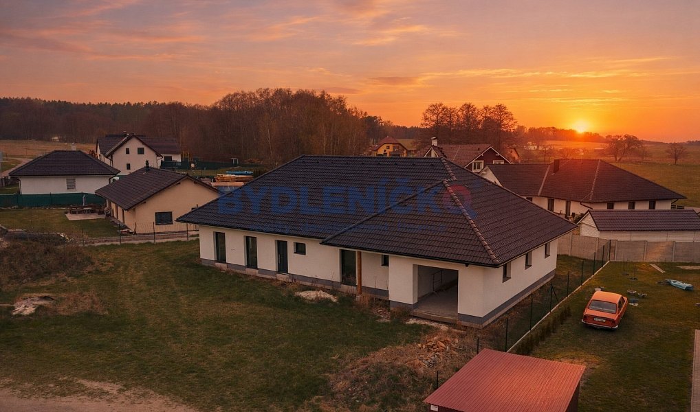 Prodej domu 193 m² s pozemkem 996 m², Kamenná – náhled fotky 2