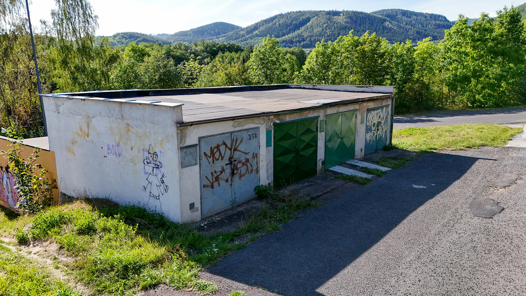 Prodej zděné garáže 18m² Klášterec nad Ohří, ul. Kpt. Jaroše – pohled 5