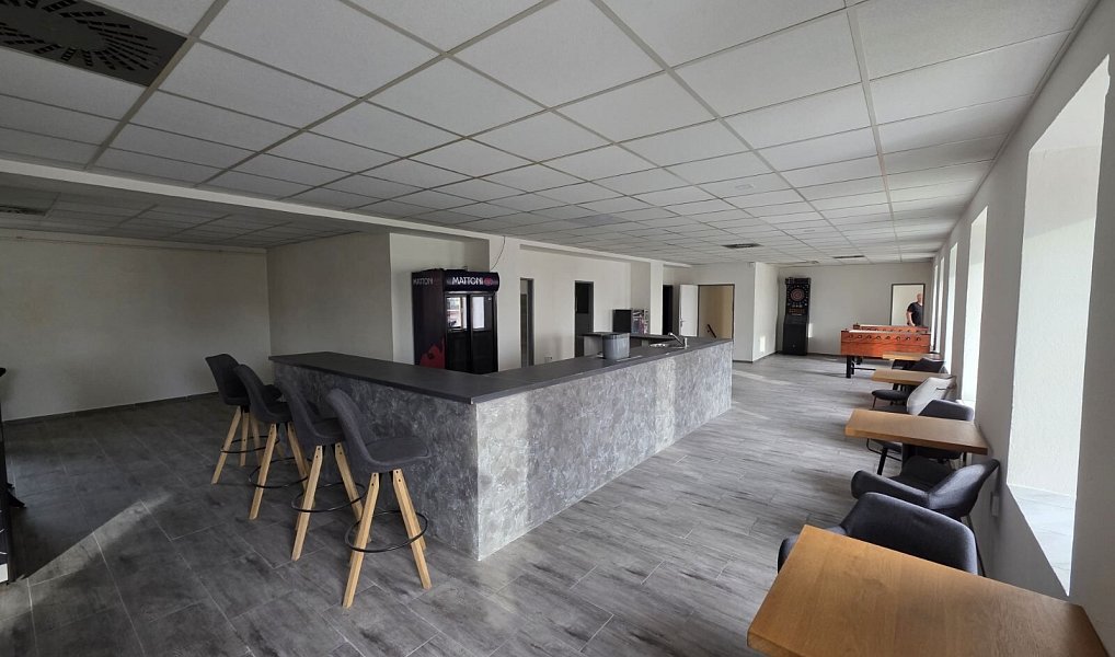 Pronájem obchodních prostor 253 m², Holešov – náhled fotky 2