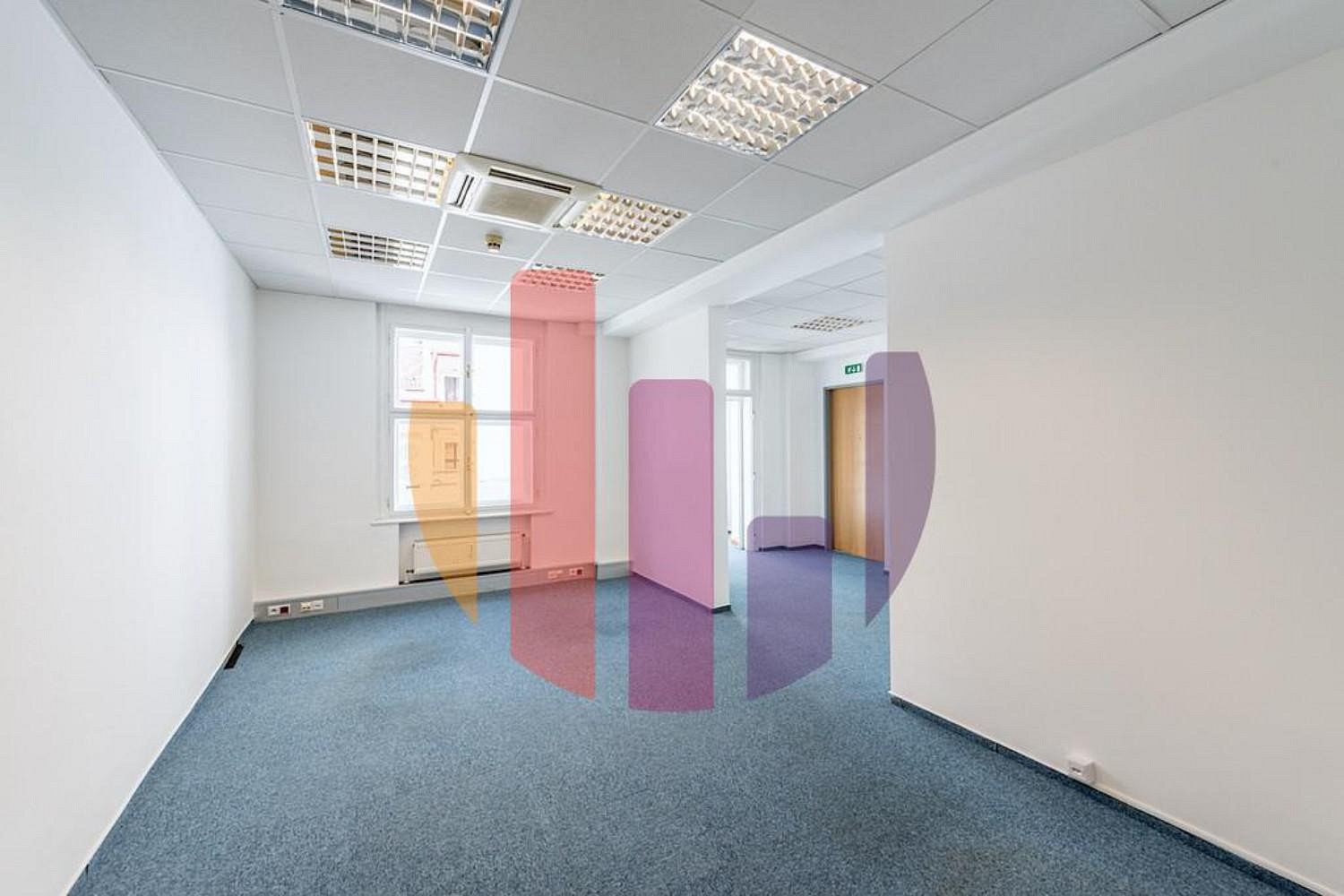 Pronájem kanceláře 300 m² — photo 3