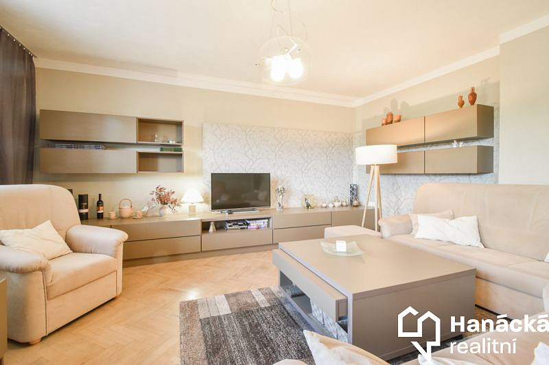 Prodej domu 345 m² s pozemkem 1 131 m² – fotografie 3