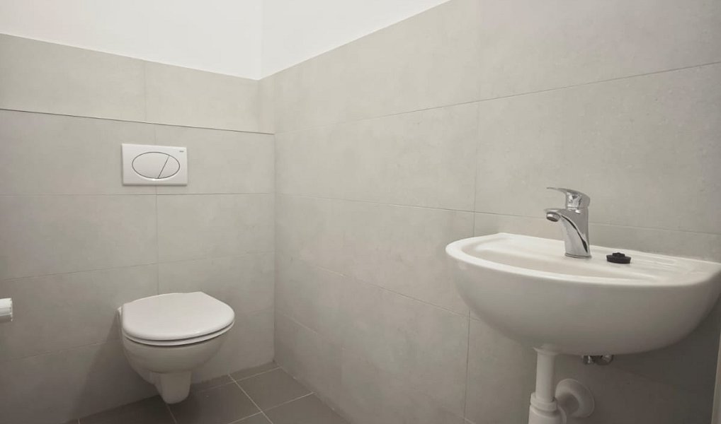 Pronájem obchodních prostor 75 m², Vsetín – náhled fotky 3