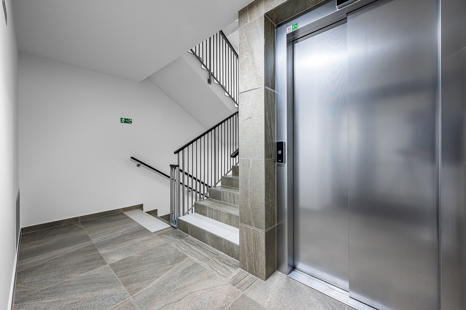 Parkovací stání k pronájmu na praze 9 - palmovka — photo 3