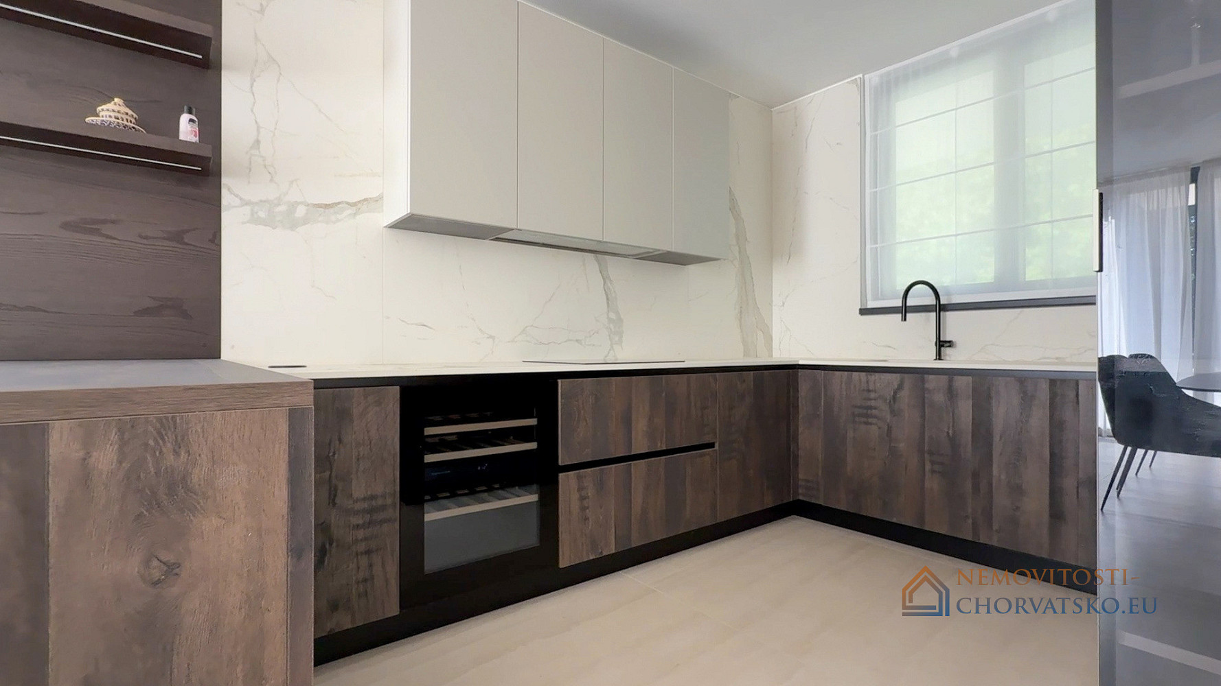 Prodej domu 227 m² s pozemkem 651 m² - Meer
