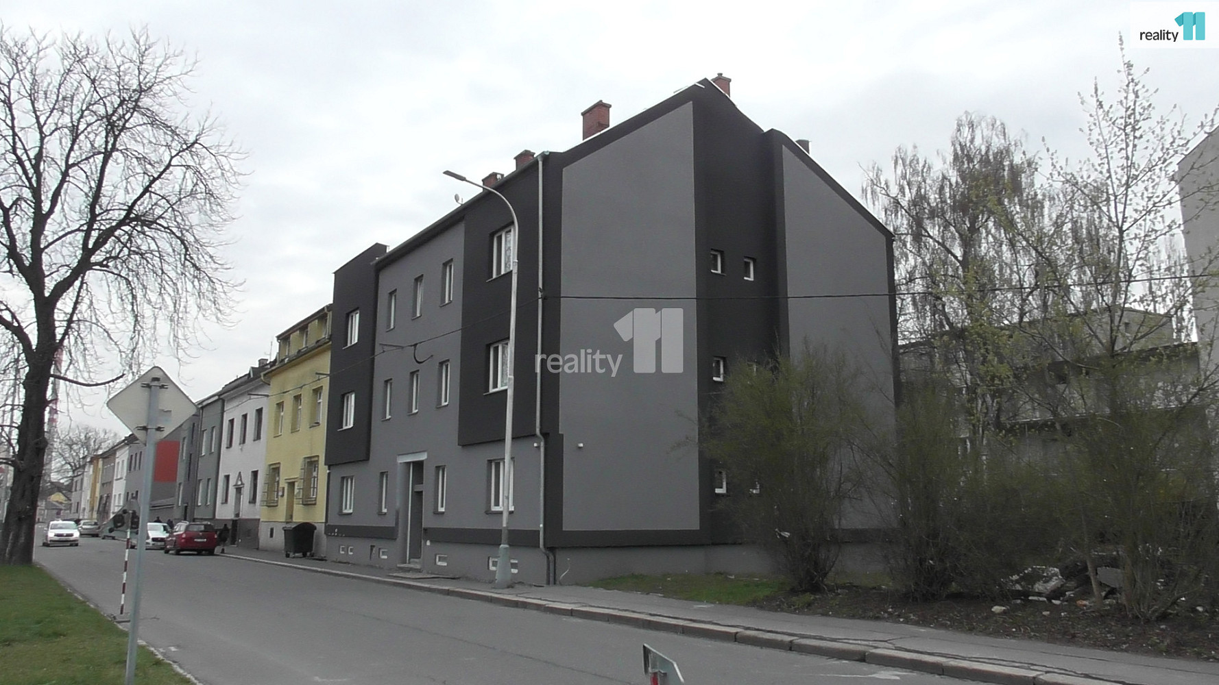 Prodej nájemního domu, činžáku 1 192 m² — photo 2