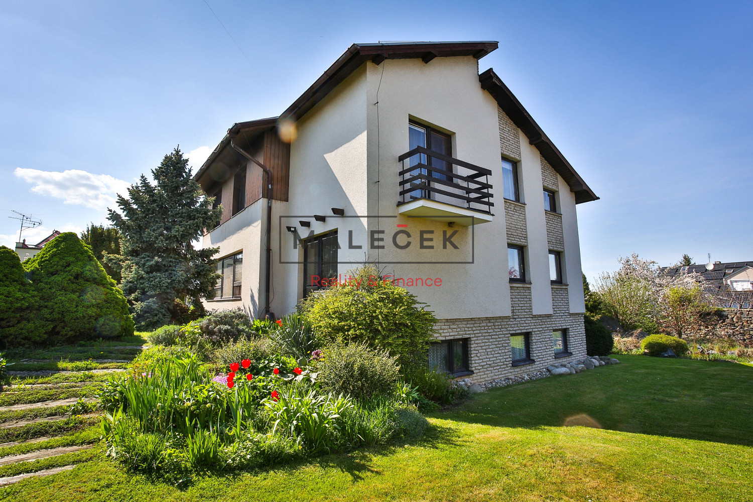 Prodej domu 251 m² s pozemkem 1 436 m²