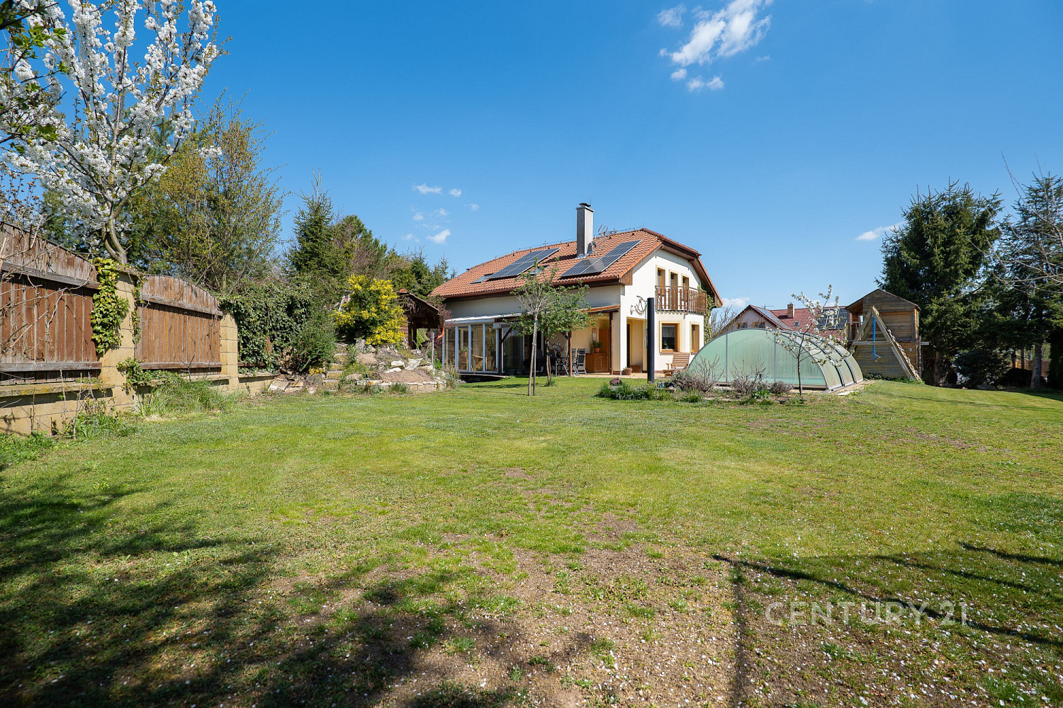 Prodej domu 210 m² s pozemkem 1 249 m² – fotografie 2