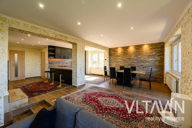 Prodej domu 232 m² s pozemkem 391 m² – fotografie 2