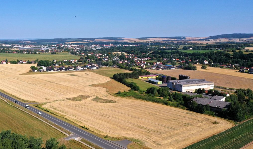 Prodej komerčního pozemku 11 052 m², Kamenný Újezd – náhled fotky 2