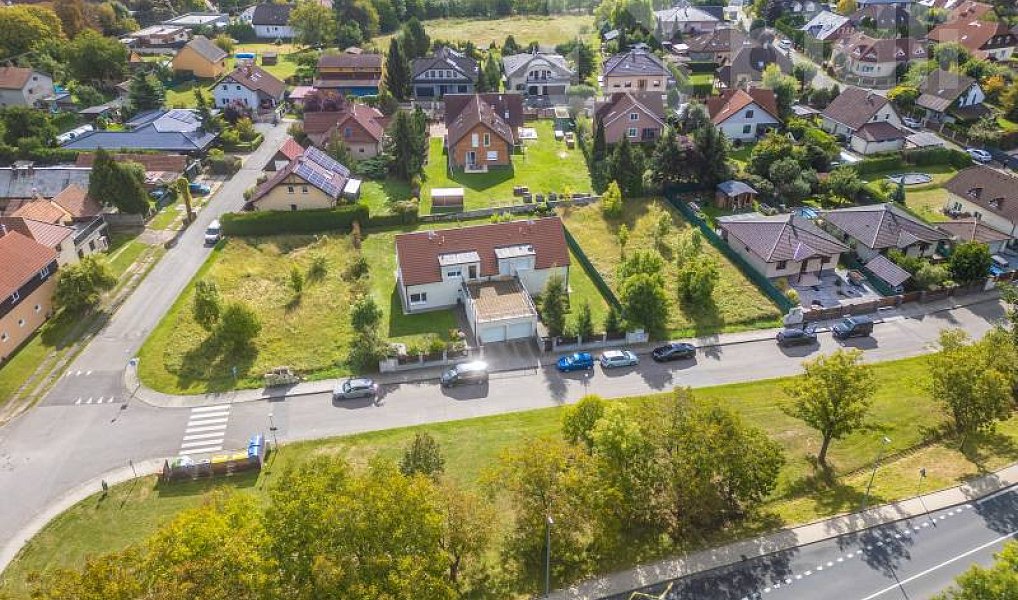 Prodej stavebního pozemku 784 m², Jesenice – náhled fotky 10
