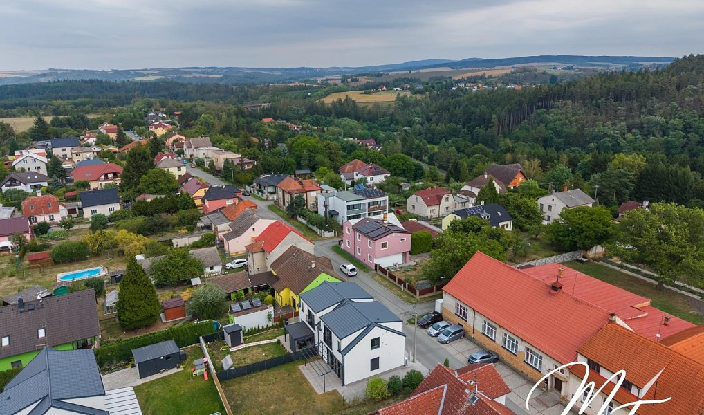 Prodej domu 106 m² s pozemkem 278 m², Chrást – náhled fotky 2