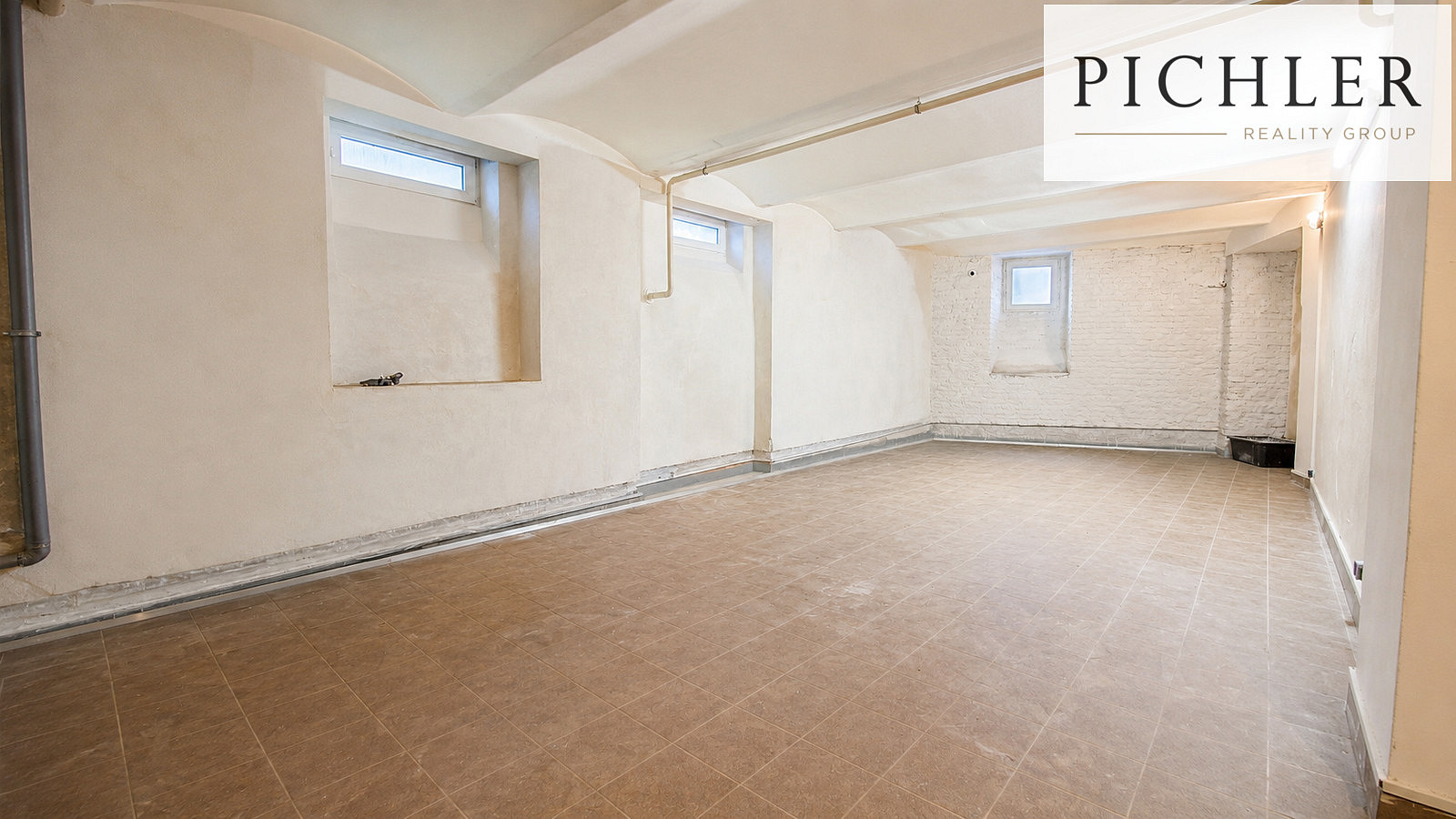 Prodej obchodních prostor 71 m² — photo 2